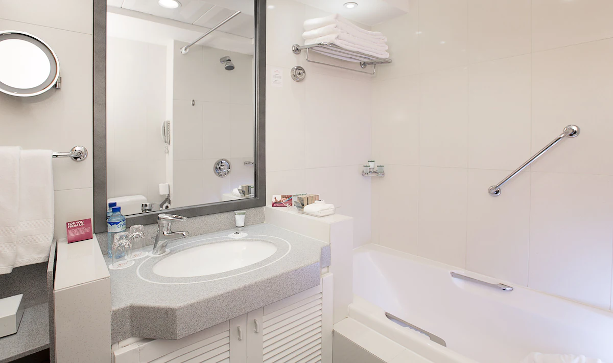 حمام و سرویس بهداشتی هتل کراون پلازا دبی